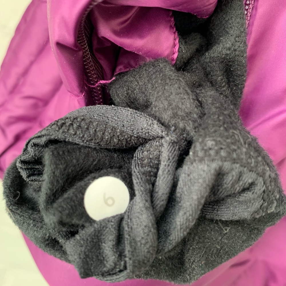 Reversible down vest - Picture 8 of 9